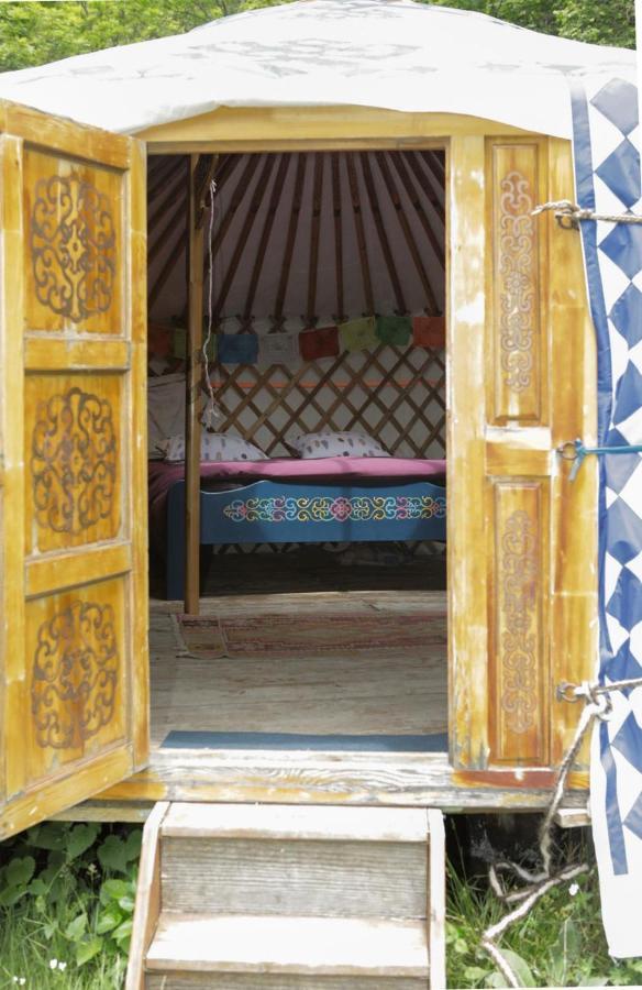 La Yourte Du Masfranc Hotell Latour-de-Carol Exteriör bild